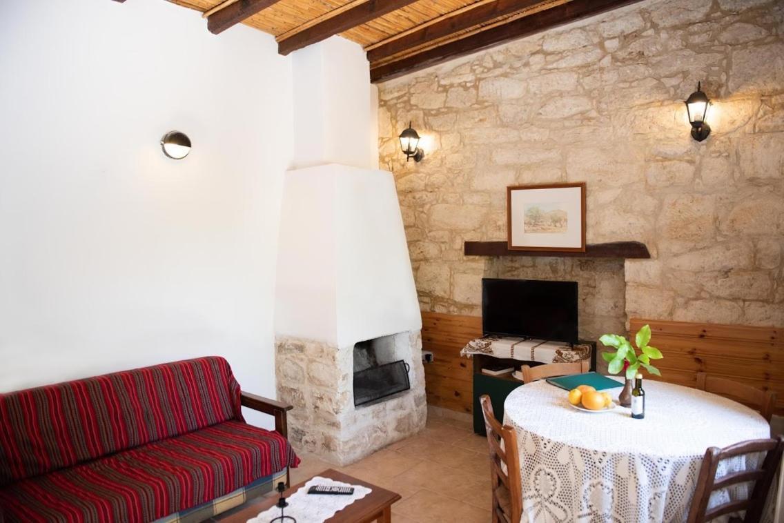 קאטהיקאס Loxandra Inn מראה חיצוני תמונה